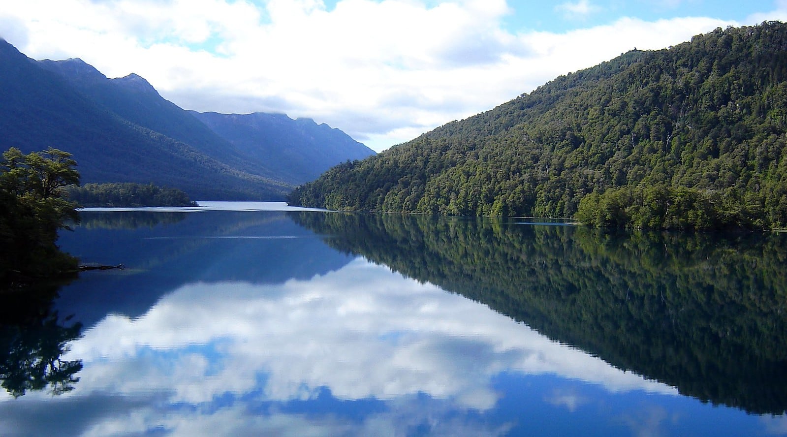 ¿Por qué no se puede acampar en el lago Correntoso?: El inicio del conflicto entre mapuches y Villa La Angostura