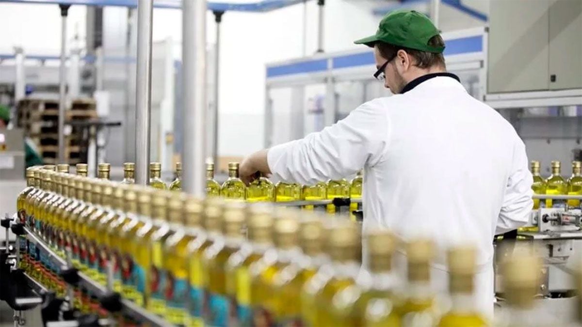 Luis Caputo Negocia con Supermercados ante Tensión por Alza de Precios Alimenticios
