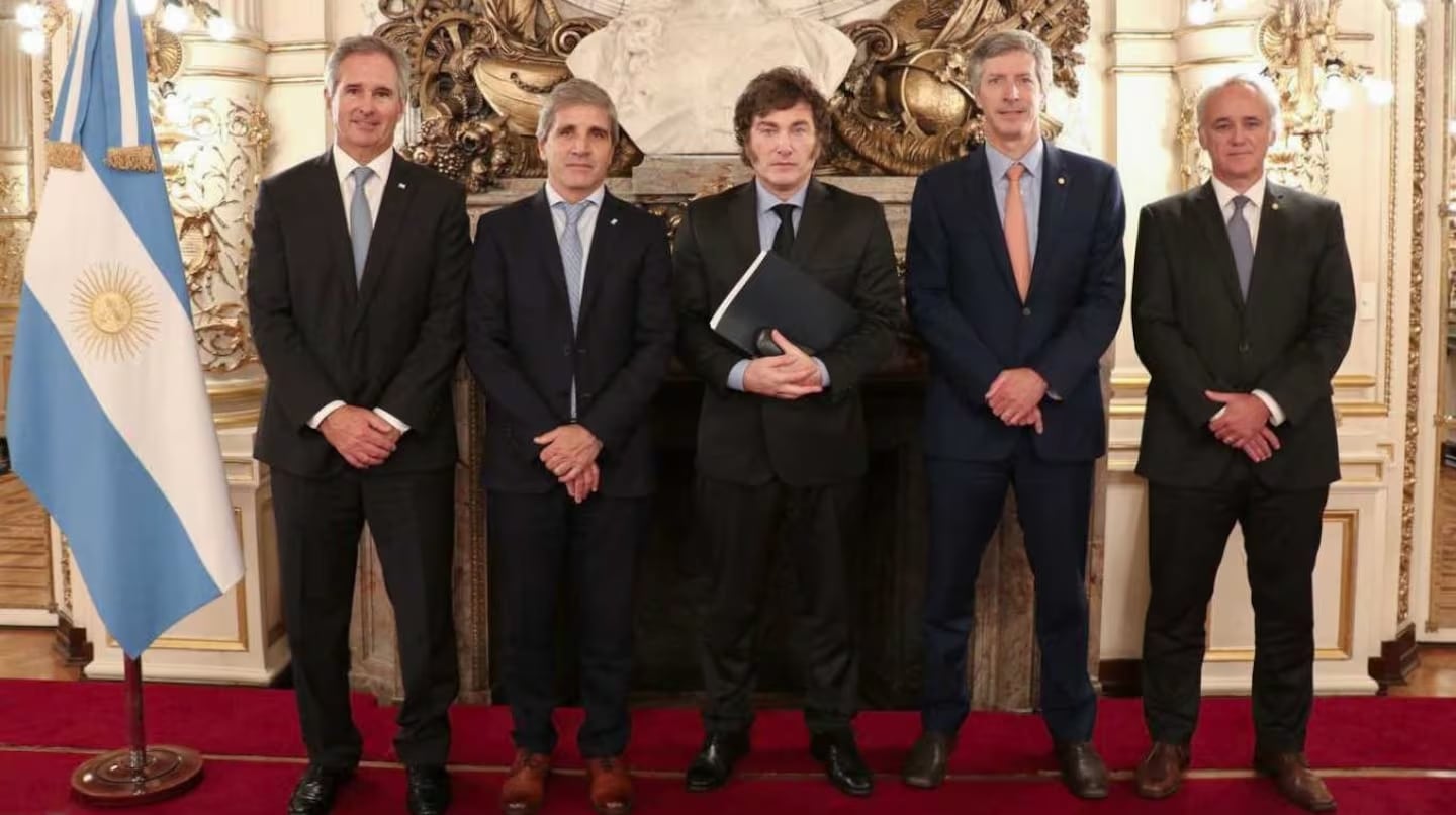 En una semana clave, el Gobierno espera el dato de inflación para definir la baja del ritmo de devaluación