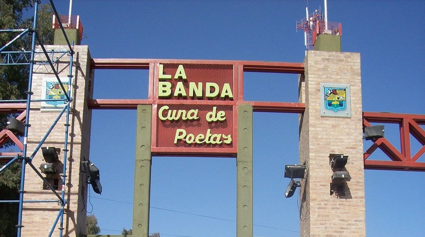 Tras una discusión, apuñaló a su pareja por la espalda en la calle y escapó